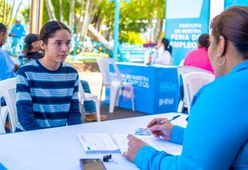 DOM incrementa contratación de más salvadoreños en la zona oriental a través de la feria de empleo