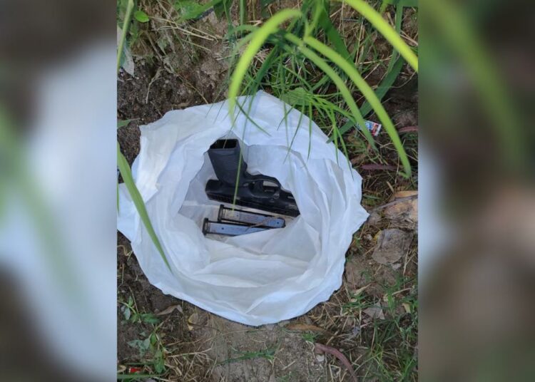 Localizan un arma de fuego enterrada en la colonia Santa Lucía, Ilopango