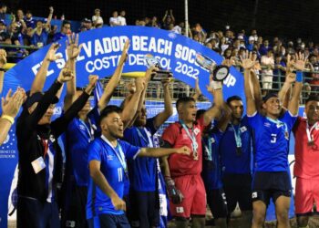 Selecta playera sigue número uno de Concacaf