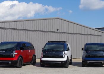 Muestran las primeras imágenes de los vehículos eléctricos que usará la NASA para su próxima misión lunar