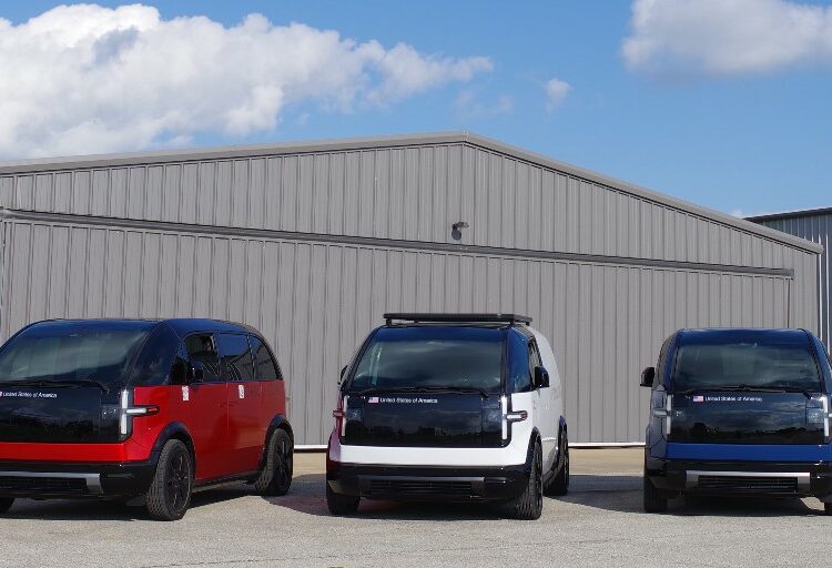 Muestran las primeras imágenes de los vehículos eléctricos que usará la NASA para su próxima misión lunar