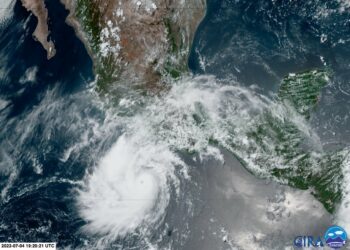 Huracán Bonnie se mantiene en categoría 2 y causa fuertes lluvias en México