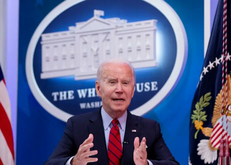 Joe Biden calificó de “sin sentido” el tiroteo durante el desfile del 4 de julio y dijo sentirse conmocionado por las muertes