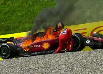 El dramático abandono de Carlos Sainz con su Ferrari en llamas en el GP de Austria de la Fórmula 1