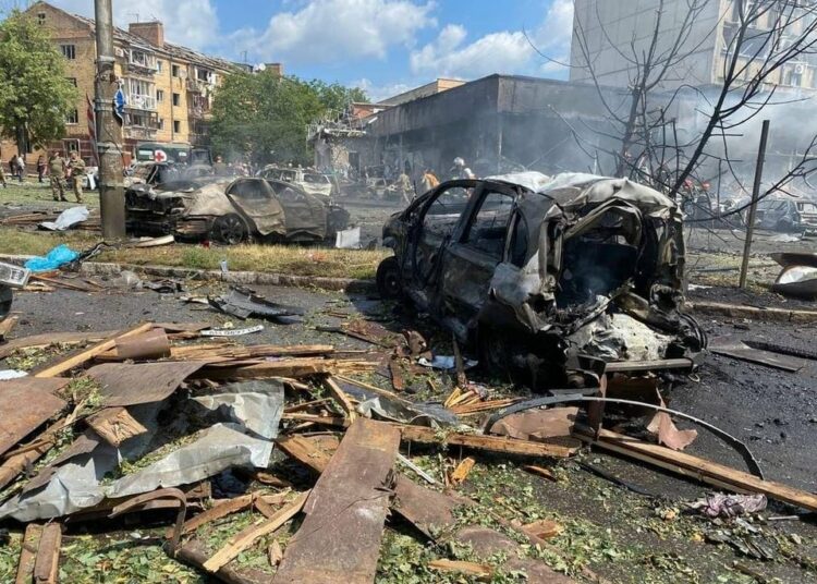 Al menos 12 muertos en un ataque ruso con misiles en el centro de Ucrania