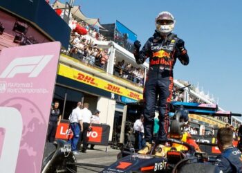 Max Verstappen aprovechó el abandono de Charles Leclerc y se impuso en el GP de Francia de Fórmula 1