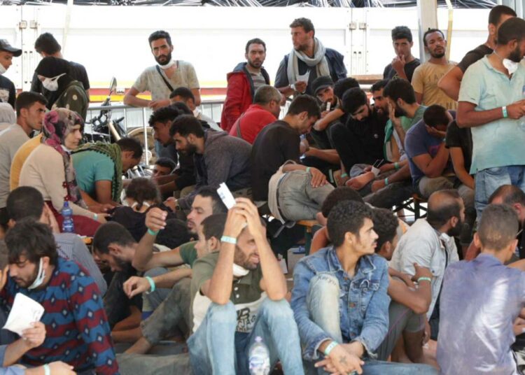 Más de mil migrantes desembarcan en Italia en las últimas horas