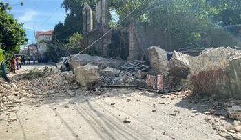 (VIDEOS) Al menos cuatro muertos y 16 heridos por el terremoto de magnitud 7,0 que sacudió el norte de Filipinas