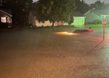 (VIDEOS) Intensas lluvias dejan impresionantes inundaciones en Missouri