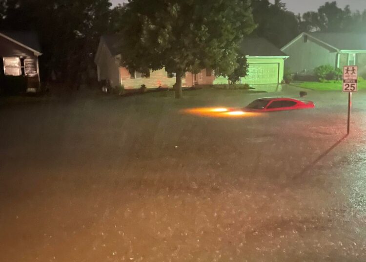 (VIDEOS) Intensas lluvias dejan impresionantes inundaciones en Missouri