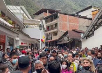 Cientos marchan contra Castillo al cumplirse un año de su gobierno en Perú