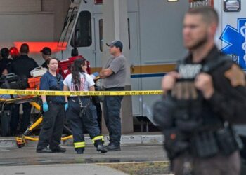 Esto es lo que se sabe del transeúnte armado que mató al atacante de un centro comercial de Indiana