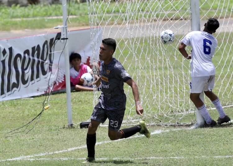 San Miguel aplasta a La Paz y se adueña del liderato de la LNF