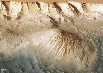 Mars Express captura espectaculares imágenes de los cañones más grandes del sistema solar