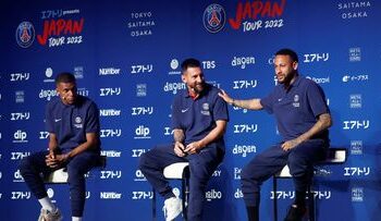 Messi le hizo de traductor a Neymar en Japón