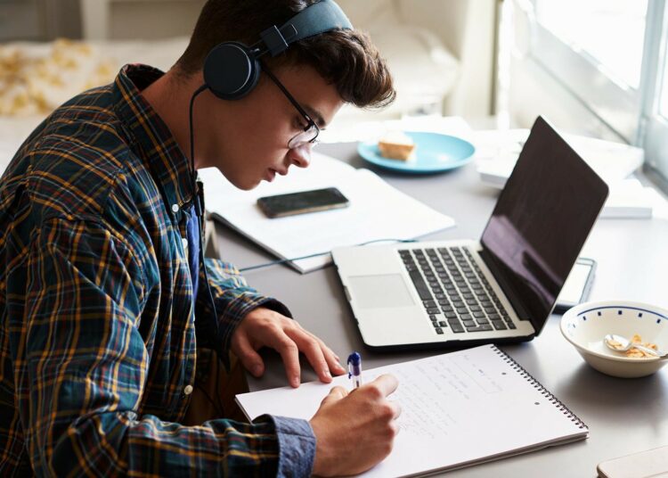 Qué es la neoeducación y qué papel tiene en el sistema educativo junto a la inteligencia artificial