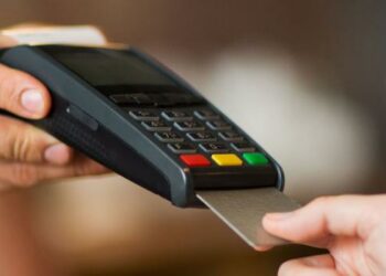 Nuevas Ideas propone ley para regular comisiones máximas por pago con tarjetas