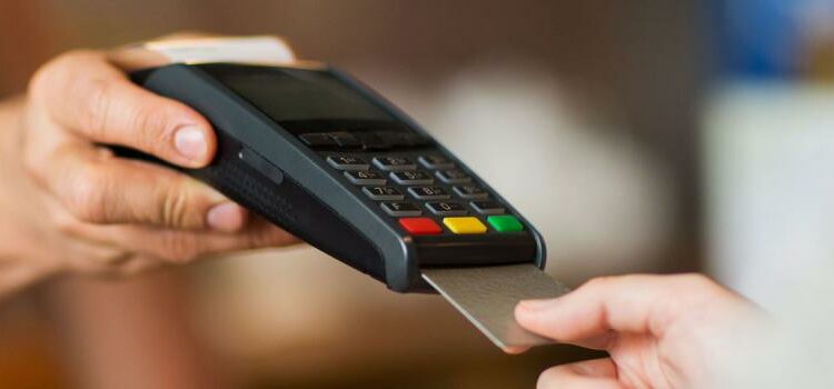 Nuevas Ideas propone ley para regular comisiones máximas por pago con tarjetas