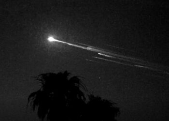 Restos del cohete chino impactan descontrolados sobre el mar