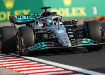 Russell le roba la pole a Sainz sobre el final en el Gran Premio de Hungría de la F1