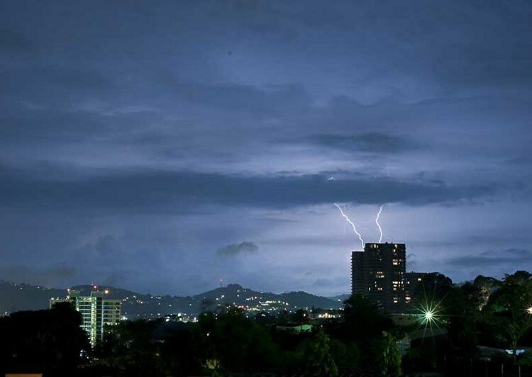 Persisten tormentas en territorio salvadoreño: se mantiene alerta roja en 42 municipios y naranja en el resto del país