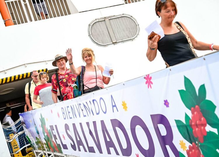 Migración y Extranjería proyecta que para primera semana de agosto ingresarán más de 235,000 visitantes a El Salvador