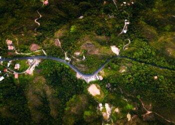 Gobierno renueva 33 kilómetros de carretera en Chalatenango