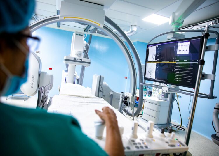 Presidente Bukele destaca inversión en laboratorio de cateterismo en el Hospital Benjamín Bloom