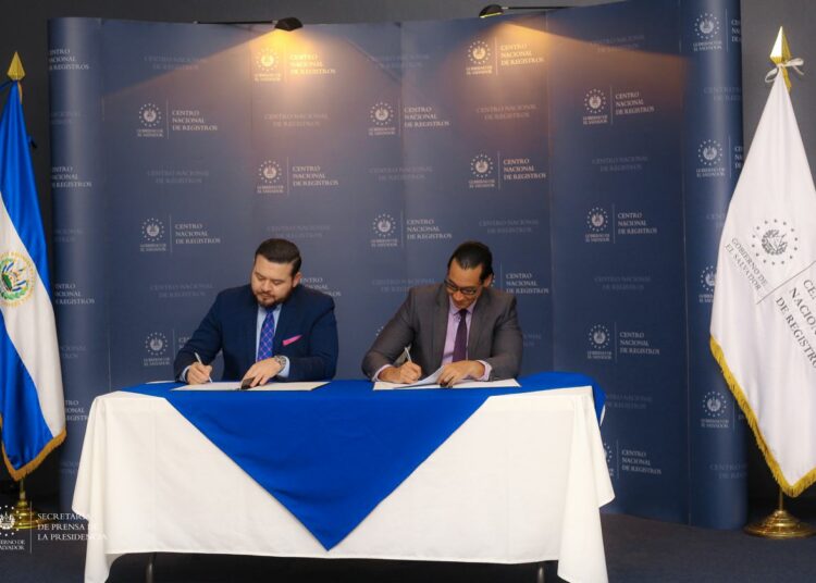 Comisión de Proyectos Estratégicos y CNR firman convenio para impulsar desarrollo del Aeropuerto y Tren del Pacífico