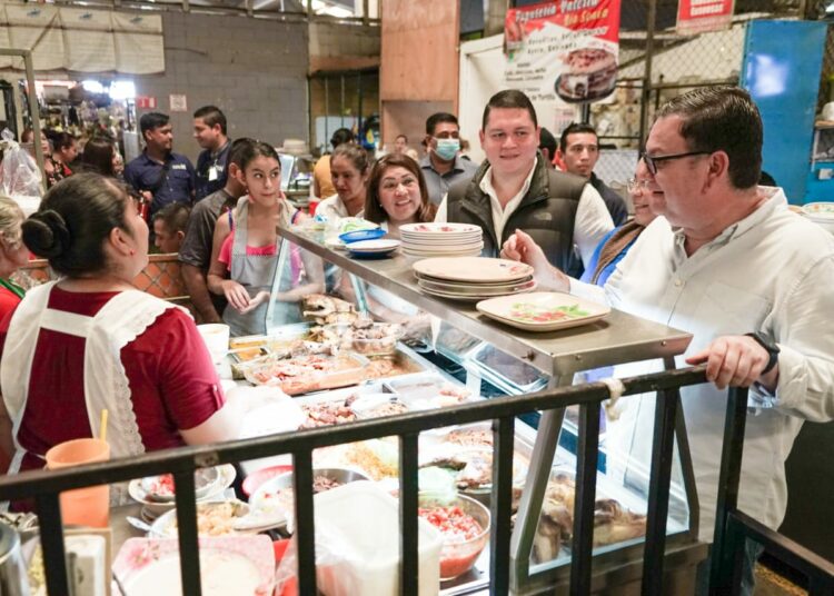 Cristian Guevara recorre Soyapango y San Marcos para conocer y llevar respuesta a las necesidades de las comunidades