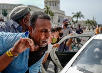 Cuba: HRW denuncia violaciones a los derechos humanos a un año del 11-J