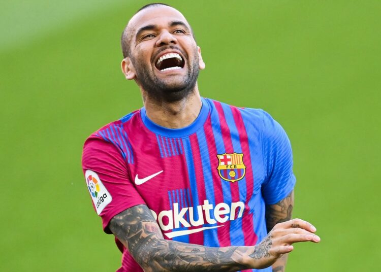 Dani Alves cobraría millonario salario por firmar con Pumas en la Liga MX