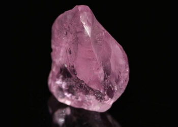 Descubren un diamante rosa gigantesco y «extremadamente raro»