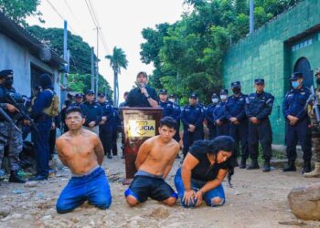 “Los terroristas tienen dos caminos: hincados ante la justicia o muertos a manos de nuestras fuerzas del orden”: Ministro Gustavo Villatoro