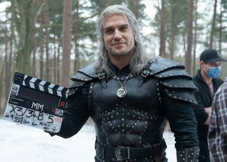 Henry Cavill da positivo a COVID-19 y The Witcher pausa el rodaje de su tercera temporada