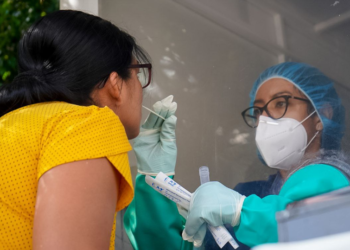 Ministerio de Salud realiza pruebas para detectar COVID-19 en el Puerto de La Libertad