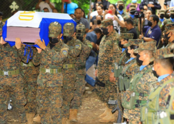 Gabinete de Seguridad despide con honores a soldado asesinado por pandilleros en emboscada en Chalatenango