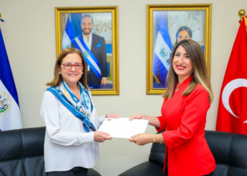 Canciller de la República recibe a la primera embajadora de Turquía en el país