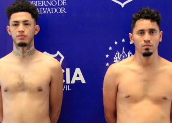 Dos sujetos son detenidos cuando intentaban usar tarjeta de crédito de su víctima