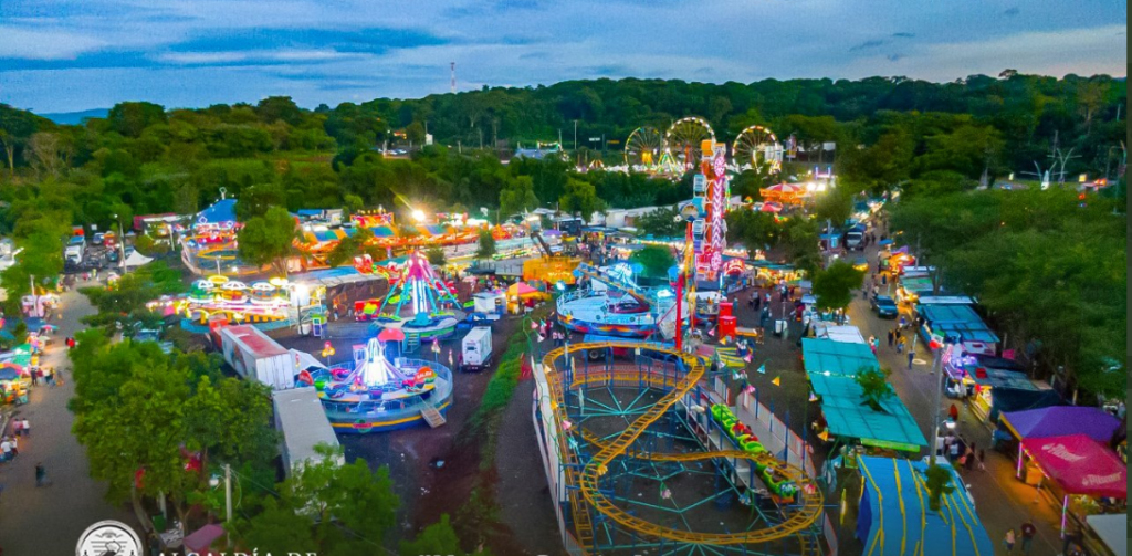 Inician las Fiestas Julias en Santa Ana con el vistoso desfile del