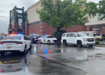 Cuatro muertos y dos heridos durante tiroteo en un centro comercial de Indiana, EE. UU.