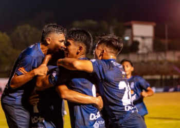 IMÁGENES/ El San Salvador F.C. debuta con goleada y fiesta en las gradas