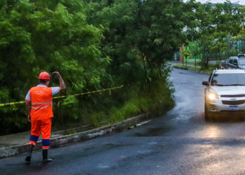 Protección Civil inspecciona derrumbe en colonia Cimas de San Bartolo, Ilopango