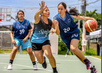 Habitantes de Zacamil reciben cancha de baloncesto de Tejido Social y ACNUR