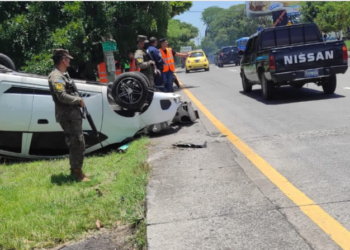 Fuerza Armada reporta accidente de tránsito en la Panamericana, a la altura de Lourdes, Colón