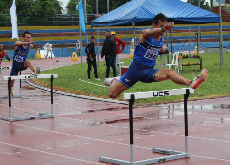 Salvadoreño Pablo Ibáñez gana oro centroamericano en 400 metros vallas