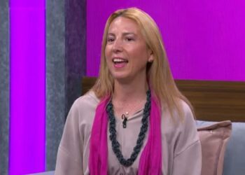 Mafe Walker, la mujer que habla alienígena, impacta la red con look galáctico