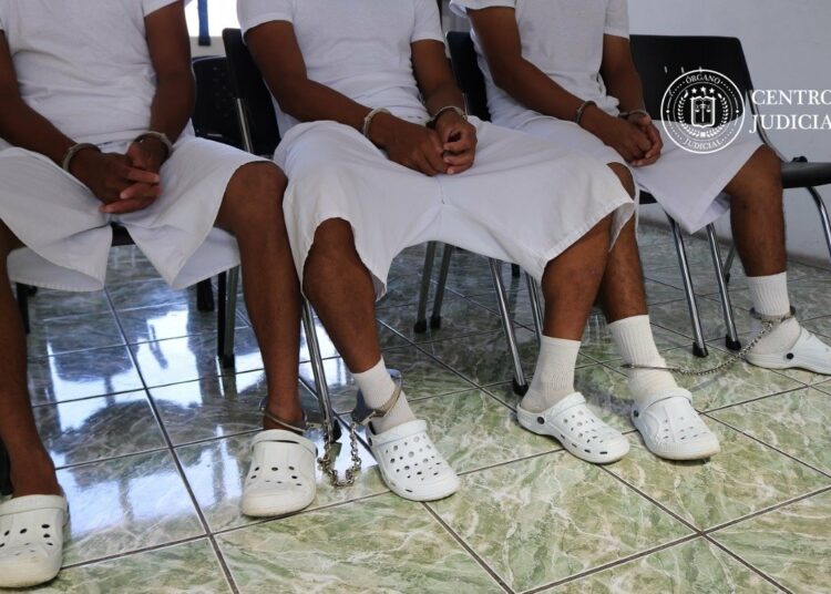 Condenan a sujetos que se hicieron pasar por policías para asesinar a un hombre en Nahuizalco