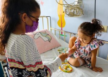 Dos niñas hondureñas fueron operadas de cateterismo cardíaco en el Hospital Benjamín Bloom