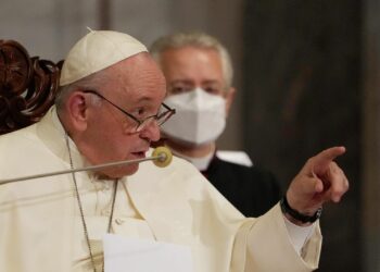 El papa pide a las órdenes religiosas que denuncien los abusos sexuales